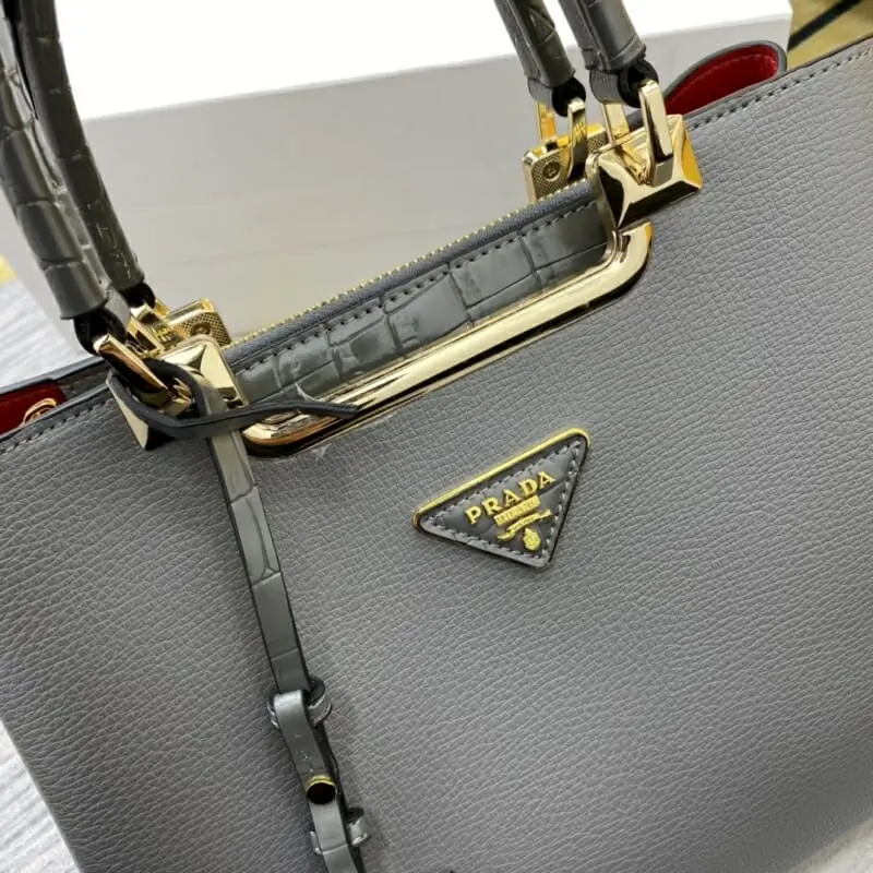 prada aaa qualite sac a main  pour femme s_122a6313